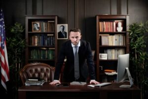 מומחה לפשיטת רגל: עורך דין בתחום החובות