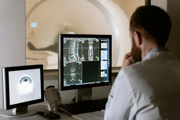MART PRODUCTION באתר PEXELS אין מנוס מהאמת: סיפורים של רשלנות רפואית והשלכותיה