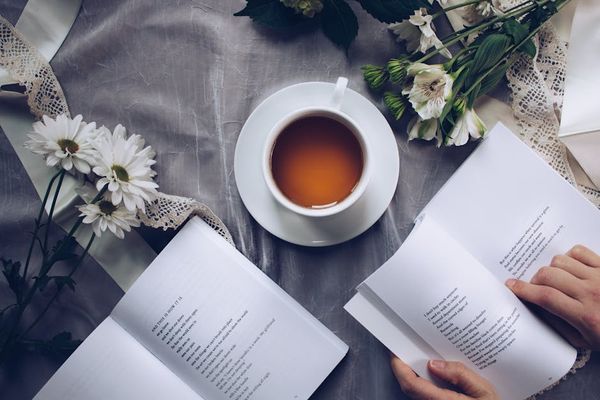 Thought Catalog באתר PEXELS מסמך אישור אגרה מונה באמצעות נוטריון.